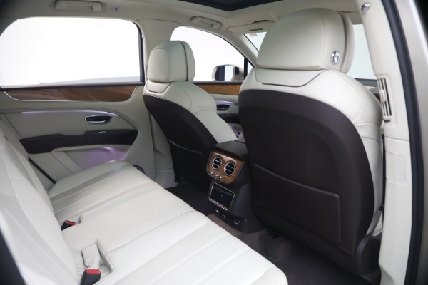 Used 2021 Bentley Bentayga V8 for sale $119,900 at Alfa Romeo of Greenwich in Greenwich CT 06830 28