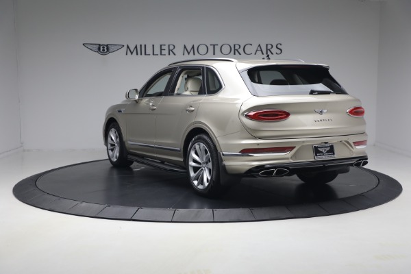 Used 2021 Bentley Bentayga V8 for sale $119,900 at Alfa Romeo of Greenwich in Greenwich CT 06830 5