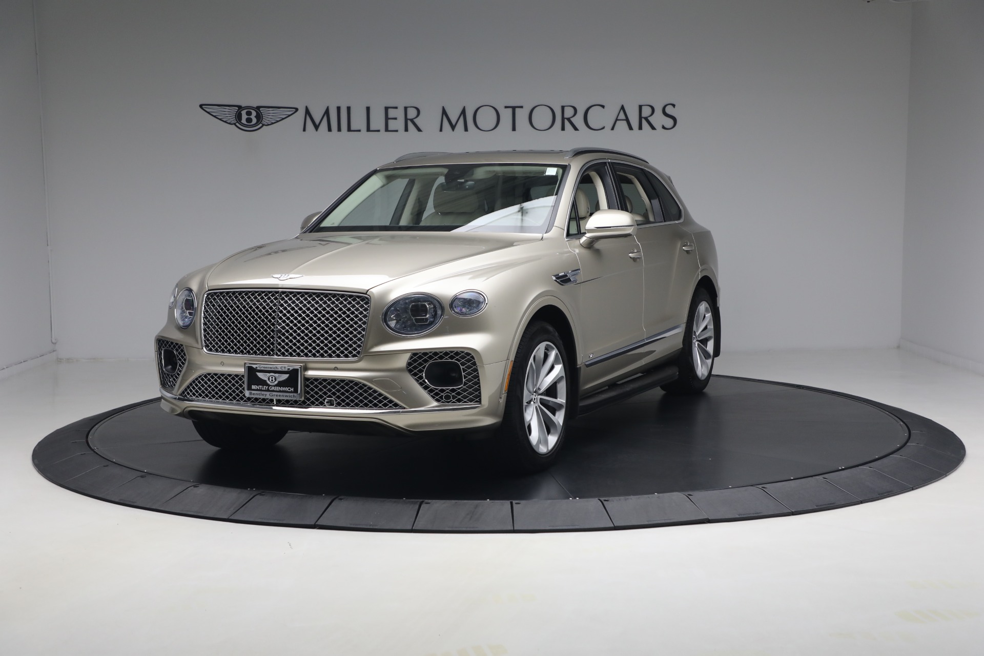 Used 2021 Bentley Bentayga V8 for sale $119,900 at Alfa Romeo of Greenwich in Greenwich CT 06830 1