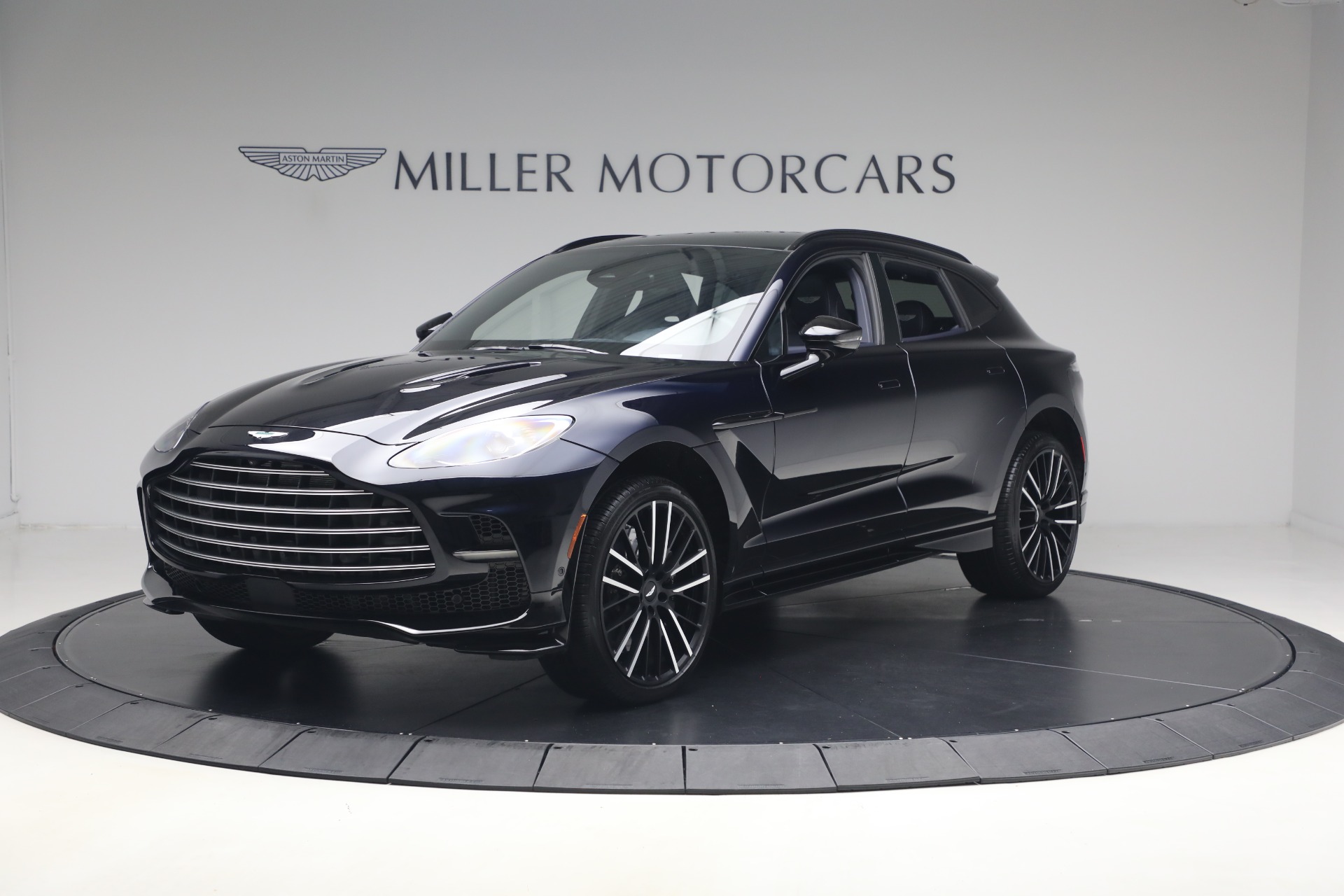 2025 Aston Martin DBX 4.0 V8 707 AWD's photo