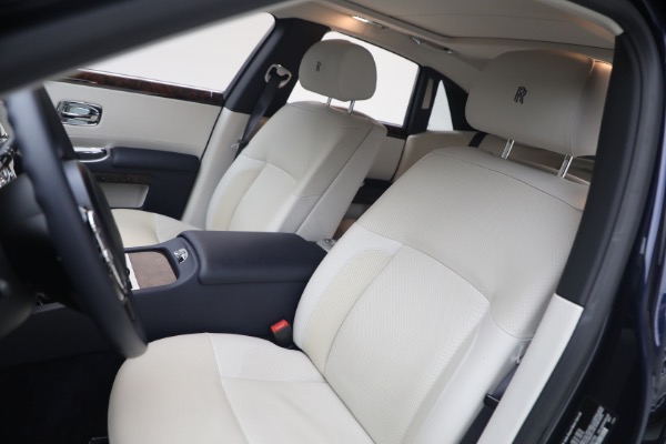 Used 2014 Rolls-Royce Ghost for sale $139,900 at Alfa Romeo of Greenwich in Greenwich CT 06830 18