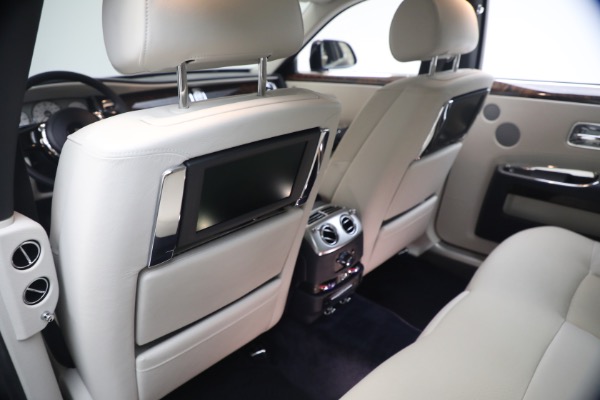 Used 2014 Rolls-Royce Ghost for sale $139,900 at Alfa Romeo of Greenwich in Greenwich CT 06830 25