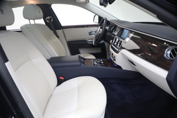 Used 2014 Rolls-Royce Ghost for sale $139,900 at Alfa Romeo of Greenwich in Greenwich CT 06830 28