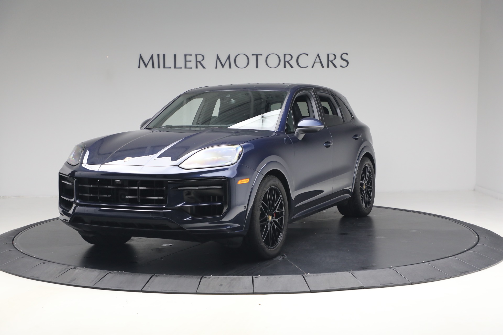 Used 2024 Porsche Cayenne S for sale $79,900 at Alfa Romeo of Greenwich in Greenwich CT 06830 1