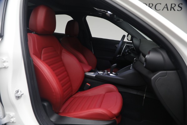 New 2026 Alfa Romeo Giulia Veloce for sale $55,870 at Alfa Romeo of Greenwich in Greenwich CT 06830 17