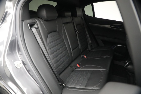Used 2023 Alfa Romeo Stelvio Veloce for sale $34,900 at Alfa Romeo of Greenwich in Greenwich CT 06830 18