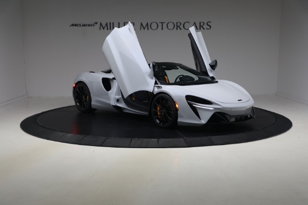 New 2026 McLaren Artura Spider Vision for sale $337,400 at Alfa Romeo of Greenwich in Greenwich CT 06830 19