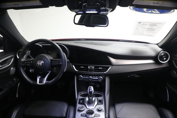 Used 2023 Alfa Romeo Giulia Veloce for sale $33,900 at Alfa Romeo of Greenwich in Greenwich CT 06830 21