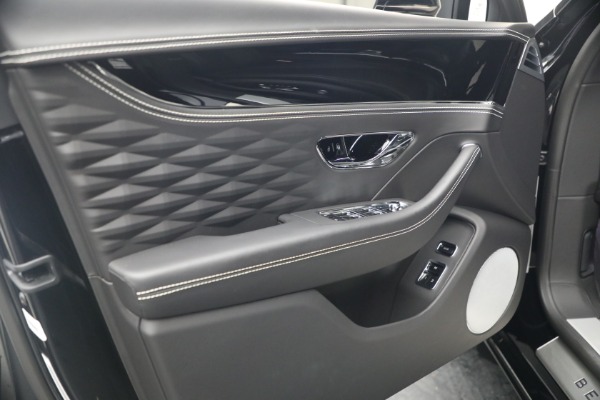 Used 2022 Bentley Flying Spur W12 for sale $195,900 at Alfa Romeo of Greenwich in Greenwich CT 06830 18