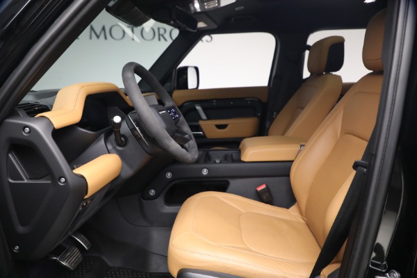 Used 2024 Land Rover Defender 110 V8 P525 for sale $84,900 at Alfa Romeo of Greenwich in Greenwich CT 06830 13