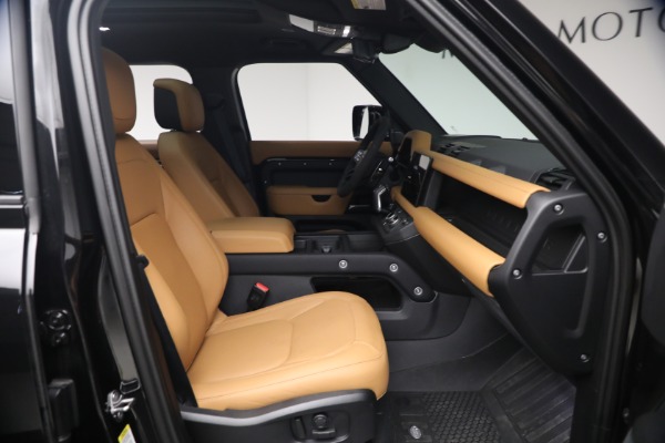 Used 2024 Land Rover Defender 110 V8 P525 for sale $84,900 at Alfa Romeo of Greenwich in Greenwich CT 06830 16