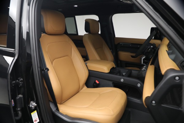 Used 2024 Land Rover Defender 110 V8 P525 for sale $84,900 at Alfa Romeo of Greenwich in Greenwich CT 06830 17