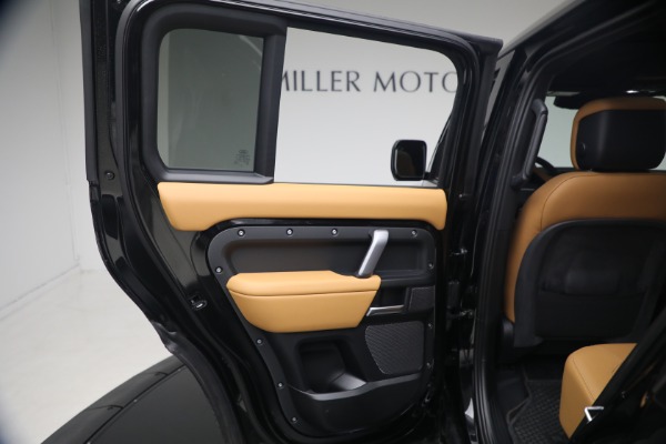 Used 2024 Land Rover Defender 110 V8 P525 for sale $84,900 at Alfa Romeo of Greenwich in Greenwich CT 06830 28