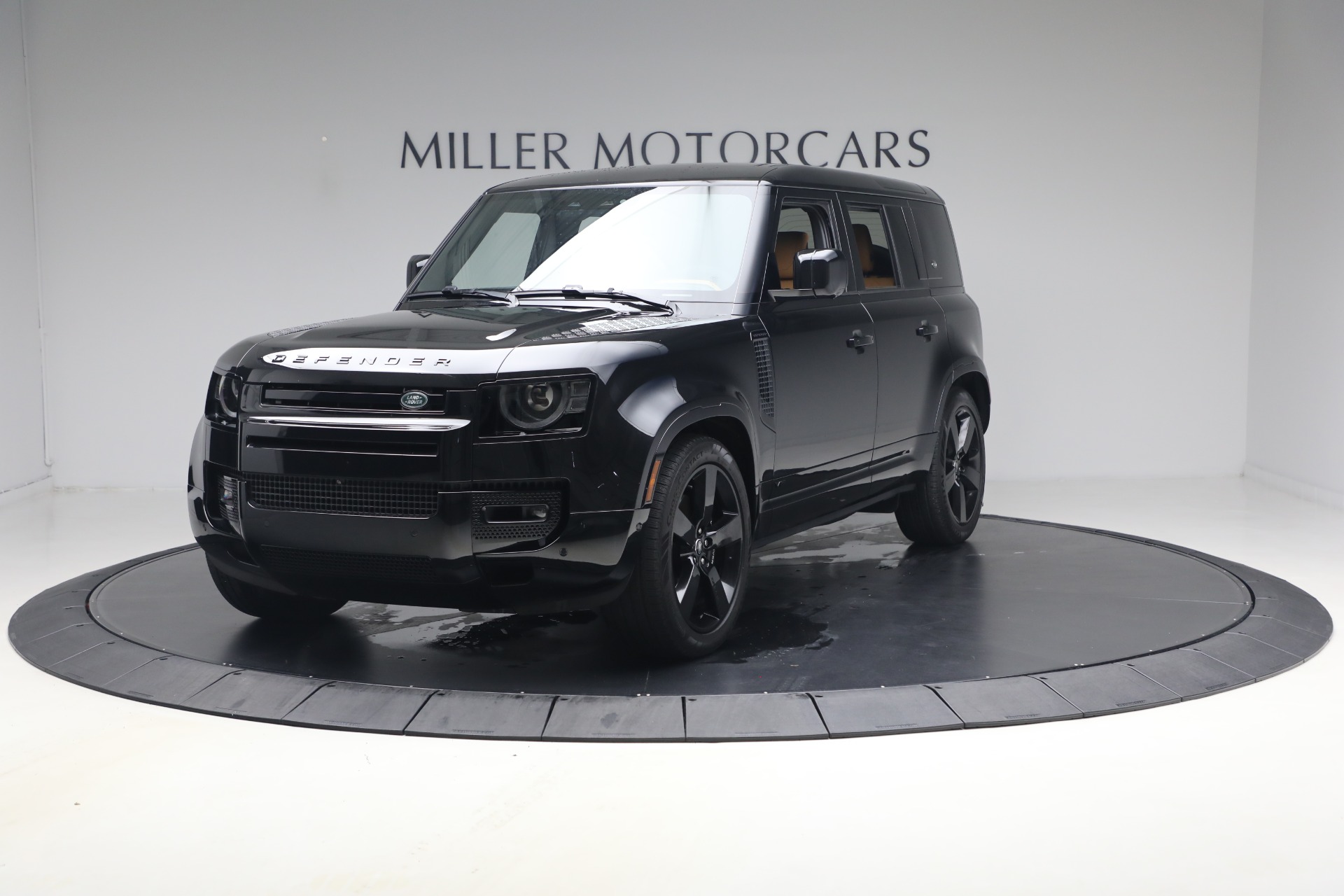 Used 2024 Land Rover Defender 110 V8 P525 for sale $84,900 at Alfa Romeo of Greenwich in Greenwich CT 06830 1