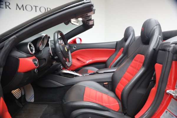 Used 2017 Ferrari California T for sale $163,900 at Alfa Romeo of Greenwich in Greenwich CT 06830 13