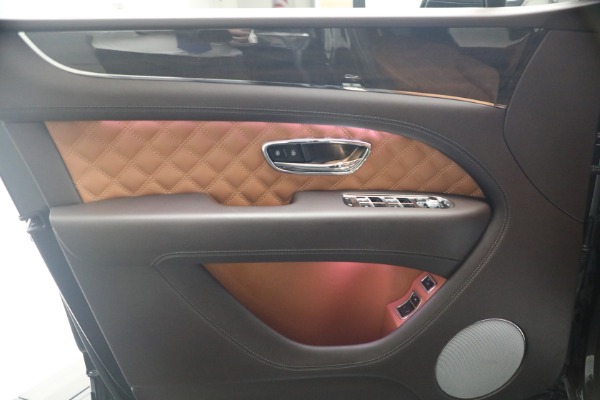 Used 2021 Bentley Bentayga Speed for sale $139,900 at Alfa Romeo of Greenwich in Greenwich CT 06830 18
