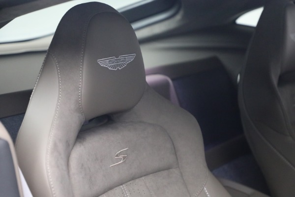 New 2026 Aston Martin Vantage S for sale $257,880 at Alfa Romeo of Greenwich in Greenwich CT 06830 22
