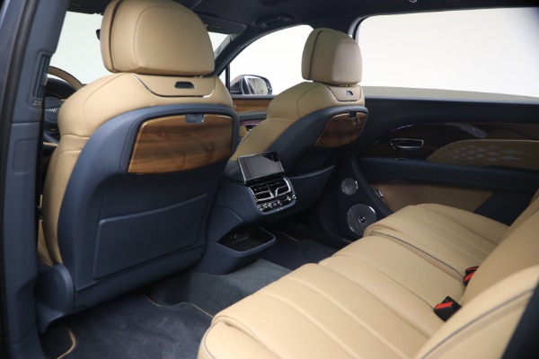 Used 2026 Bentley Bentayga EWB Azure V8 for sale $279,900 at Alfa Romeo of Greenwich in Greenwich CT 06830 22