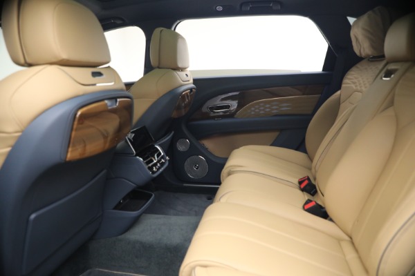 Used 2026 Bentley Bentayga EWB Azure V8 for sale $279,900 at Alfa Romeo of Greenwich in Greenwich CT 06830 23
