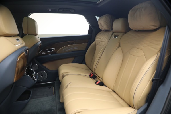 Used 2026 Bentley Bentayga EWB Azure V8 for sale $279,900 at Alfa Romeo of Greenwich in Greenwich CT 06830 24