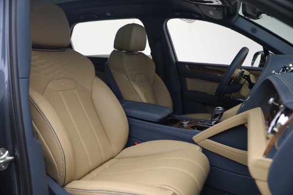 Used 2026 Bentley Bentayga EWB Azure V8 for sale $279,900 at Alfa Romeo of Greenwich in Greenwich CT 06830 28