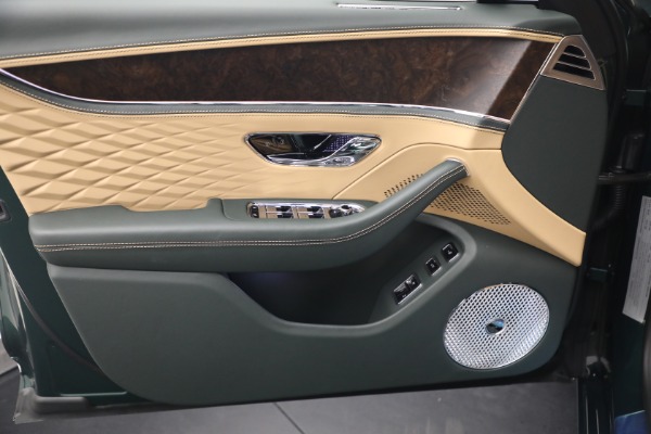 New 2027 Bentley Flying Spur Azure for sale $363,300 at Alfa Romeo of Greenwich in Greenwich CT 06830 17