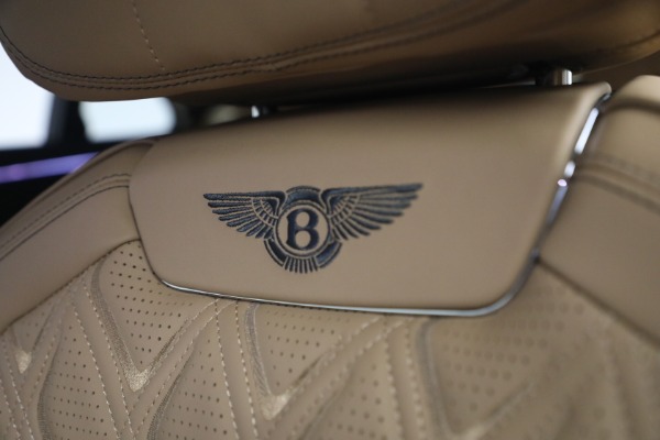 New 2027 Bentley Flying Spur Azure for sale $363,300 at Alfa Romeo of Greenwich in Greenwich CT 06830 21