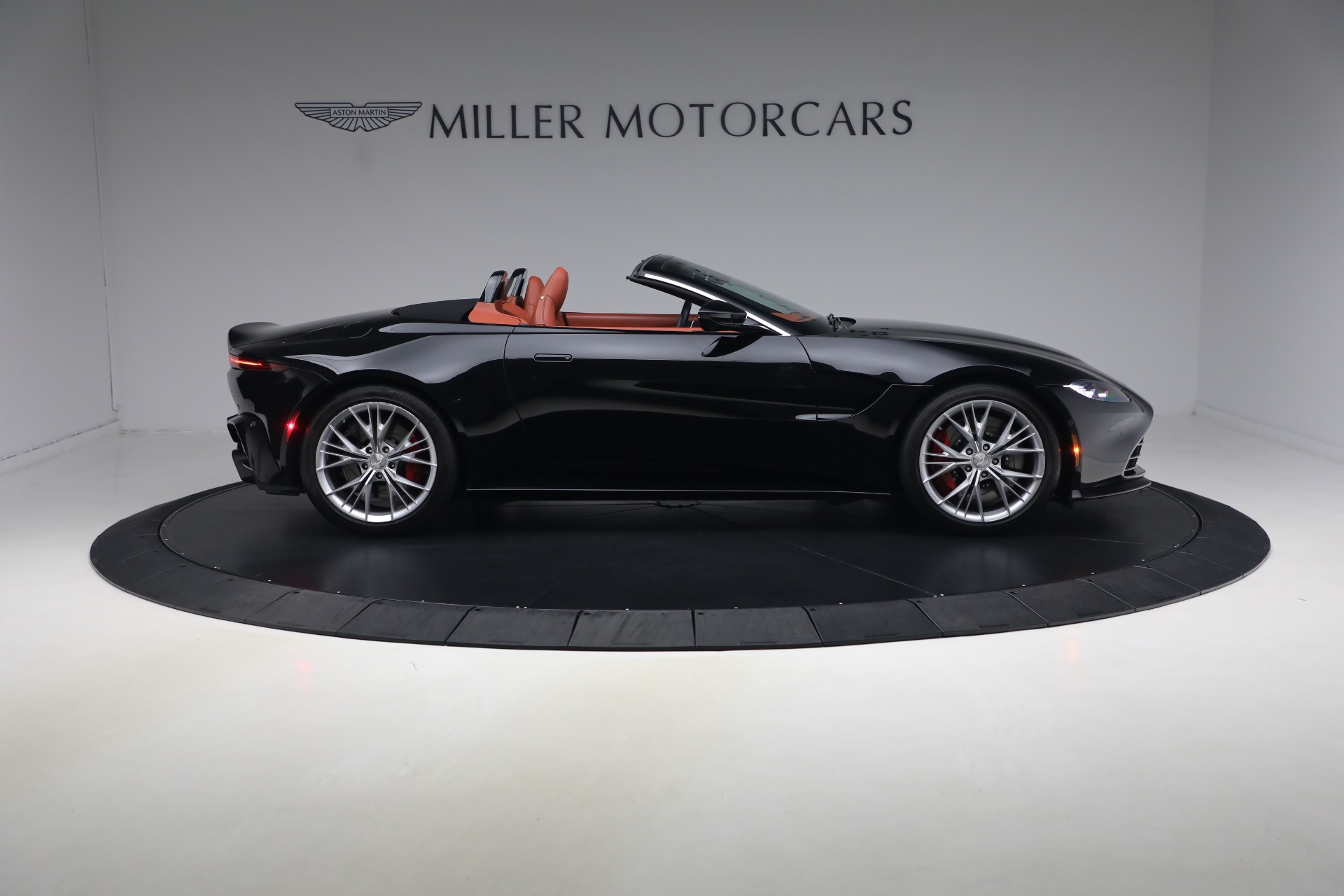 2021 Aston Martin Vantage Base - Photo 9