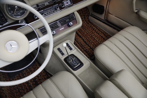 Used 1971 Mercedes-Benz 280SE 3.5 Cabriolet for sale $475,000 at Alfa Romeo of Greenwich in Greenwich CT 06830 25