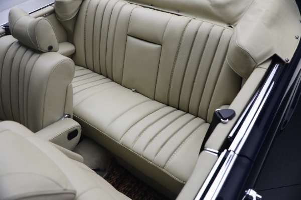 Used 1971 Mercedes-Benz 280SE 3.5 Cabriolet for sale $475,000 at Alfa Romeo of Greenwich in Greenwich CT 06830 28