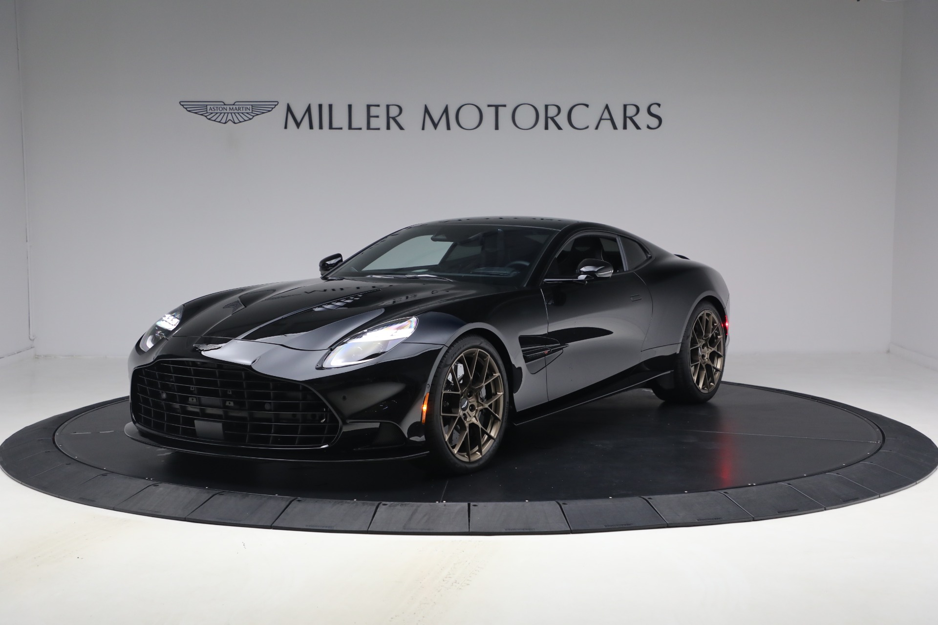 Used 2025 Aston Martin Vanquish for sale $415,900 at Alfa Romeo of Greenwich in Greenwich CT 06830 1