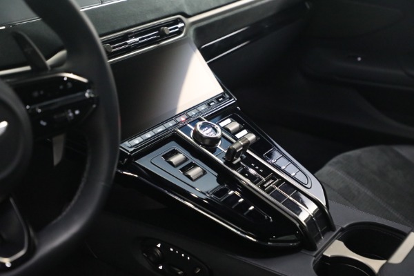 Used 2025 Aston Martin Vantage for sale $187,900 at Alfa Romeo of Greenwich in Greenwich CT 06830 21
