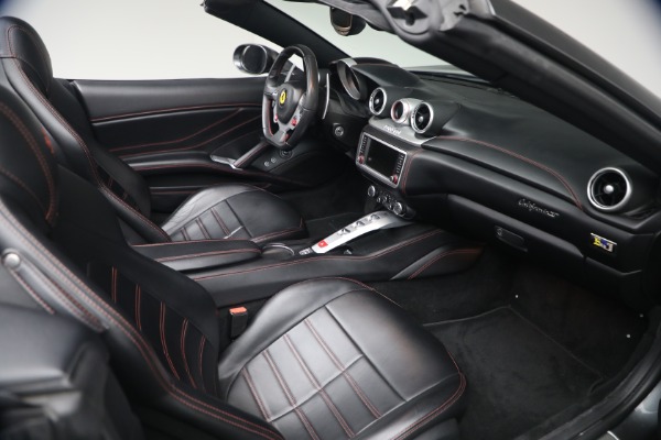 Used 2015 Ferrari California T for sale $139,900 at Alfa Romeo of Greenwich in Greenwich CT 06830 18