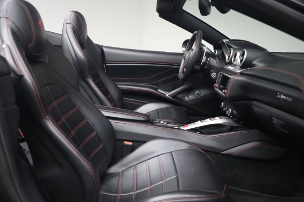 Used 2015 Ferrari California T for sale $139,900 at Alfa Romeo of Greenwich in Greenwich CT 06830 19