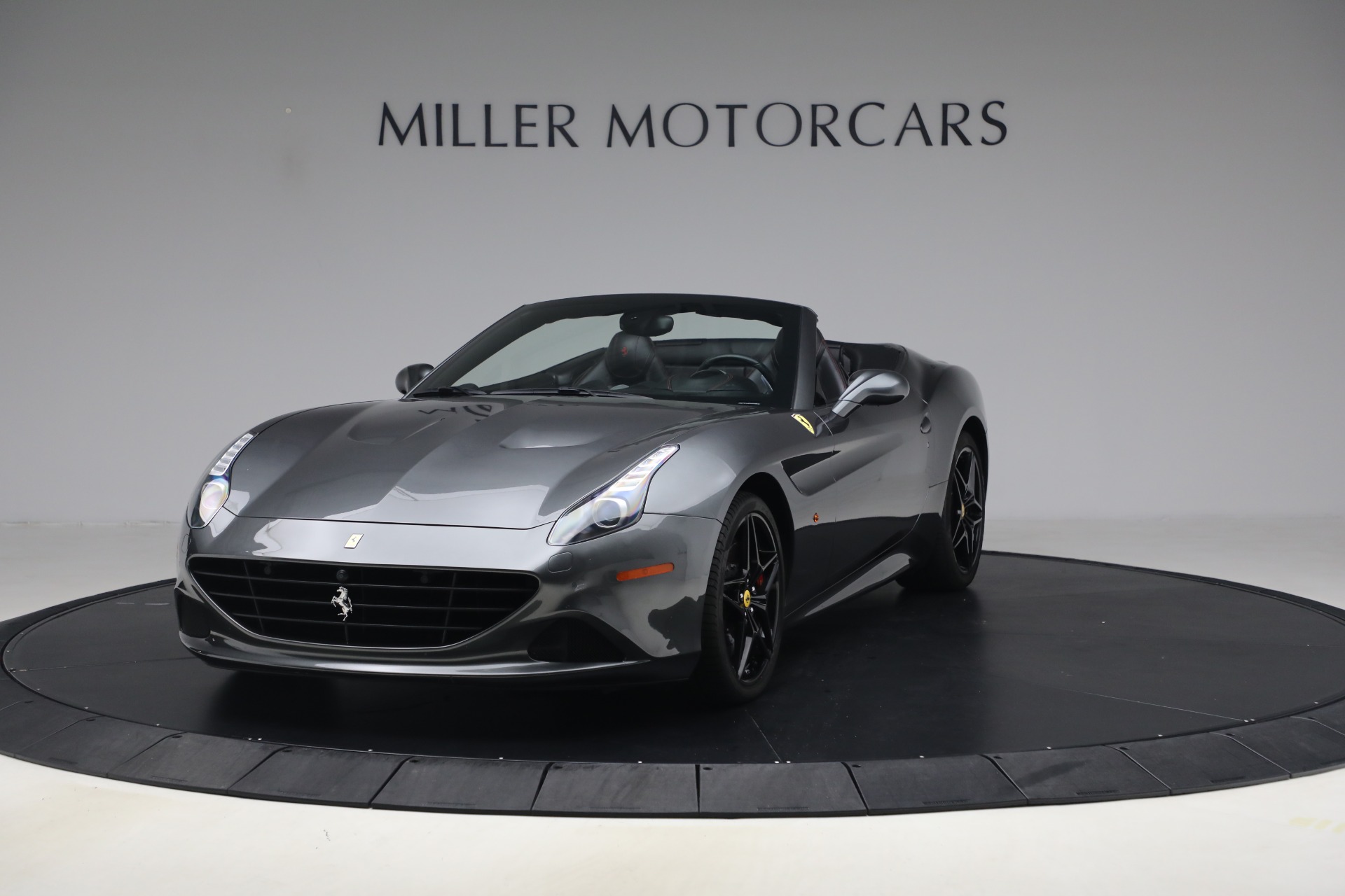 Used 2015 Ferrari California T for sale $139,900 at Alfa Romeo of Greenwich in Greenwich CT 06830 1